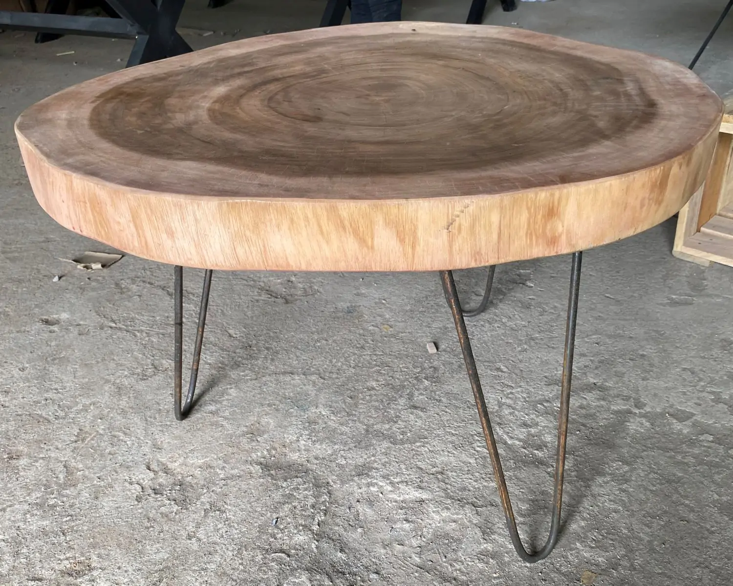  Product image 1 of the product “Low natural wood table round from suar with metal legs 